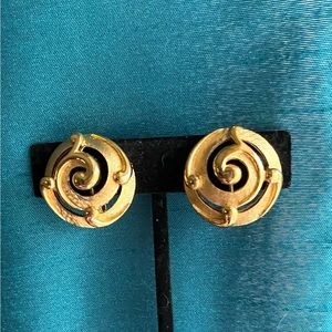 Vintage CROWN TRIFARI Gold Round Earrings